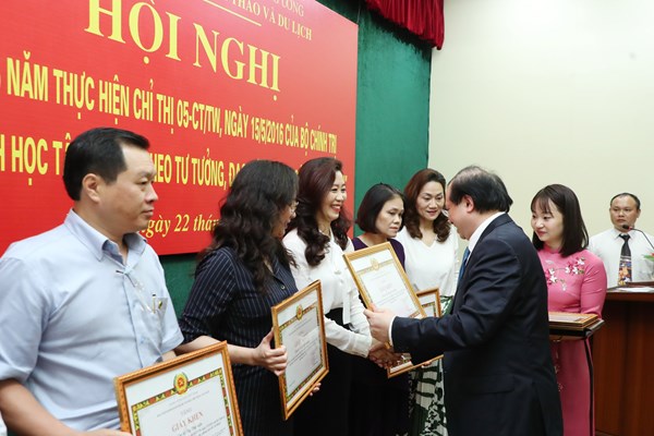 Bộ trưởng Nguyễn Văn Hùng: Học tập và làm theo Bác phải thực chất, thường xuyên - Anh 7