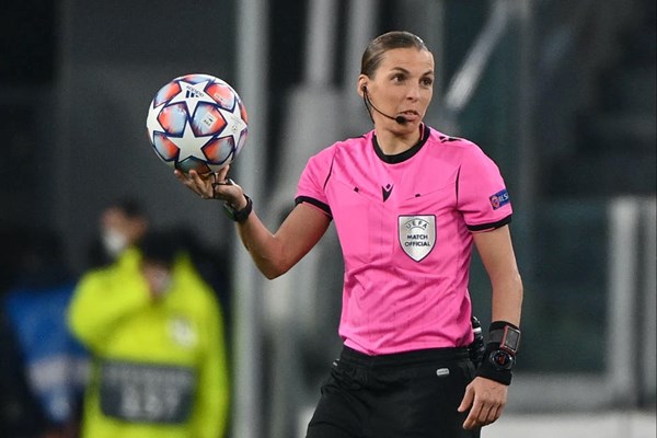 EURO 2020 lần đầu tiên trong lịch sử có nữ trọng tài - Anh 1
