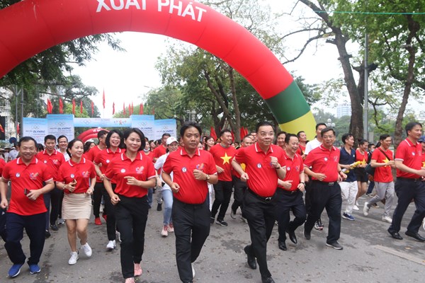Hà Nội: 2.500 người tham gia Ngày chạy Olympic vì sức khoẻ toàn dân - Anh 2