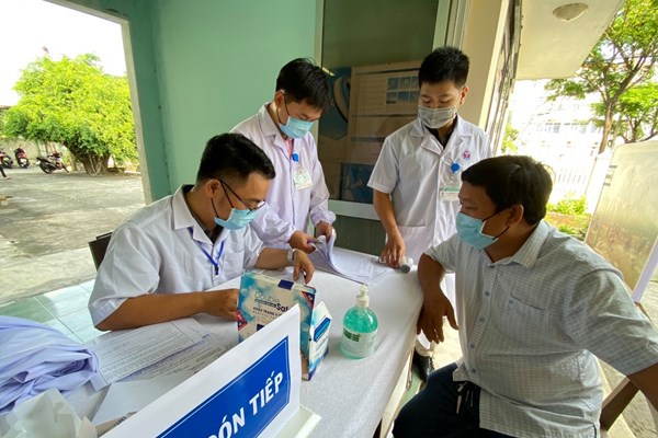 Quảng Nam: Tiêm 8.400 liều vắcxin phòng Covid-19 cho tuyến đầu chống dịch - Anh 1