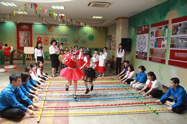 Sôi động chương trình giáo dục trải nghiệm tại Bảo tàng Hồ Chí Minh - Anh 5