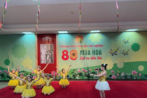 Sôi động chương trình giáo dục trải nghiệm tại Bảo tàng Hồ Chí Minh - Anh 2