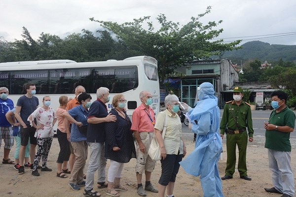 Thông tin về 2 người Trung Quốc dương tính SARS-CoV-2 từng du lịch tại Đà Nẵng - Anh 1