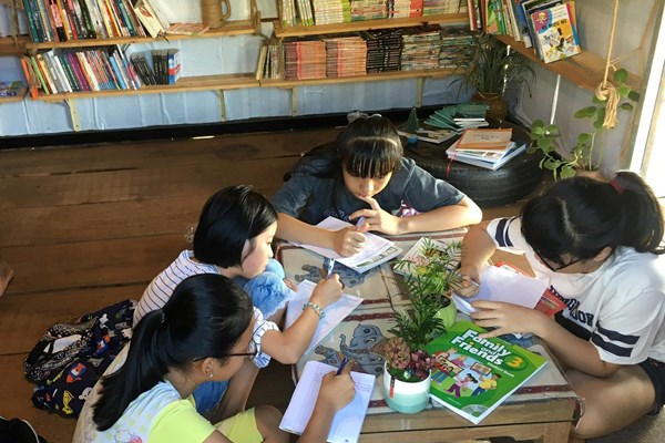 Mang mặt trời tri thức về với buôn làng - Anh 2