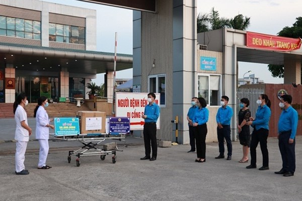 Công đoàn Việt Nam động viên lực lượng chống dịch tại Bệnh viện bị cách ly - Anh 1