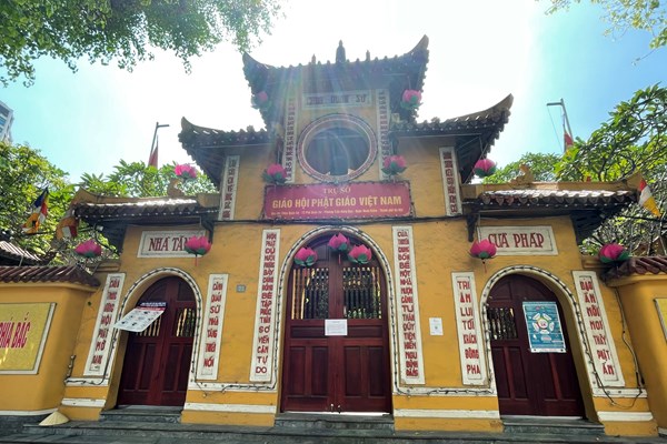 Giáo hội Phật giáo Việt Nam: Trụ trì các chùa phải chịu trách nhiệm nếu không kiểm soát chặt chẽ các biện pháp phòng chống dịch - Anh 1