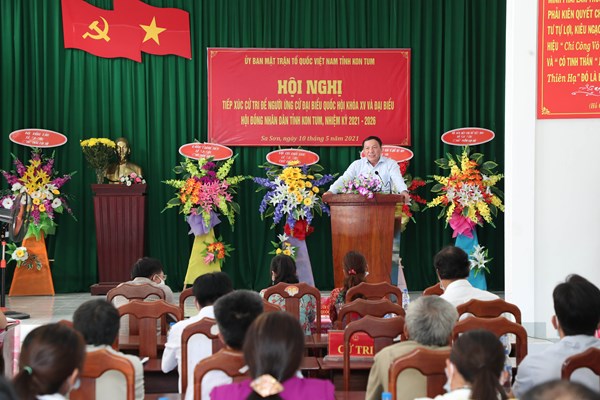 Bộ trưởng Bộ VHTTDL Nguyễn Văn Hùng tiếp xúc cử tri huyện Sa Thầy (Kon Tum) - Anh 1