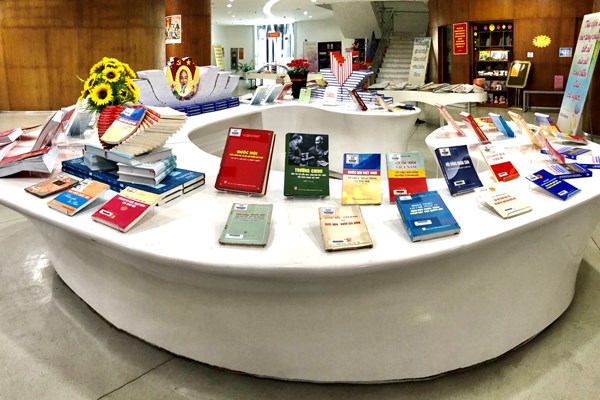 Quảng Ninh: Trưng bày trên 3000 bản sách chuyên đề 