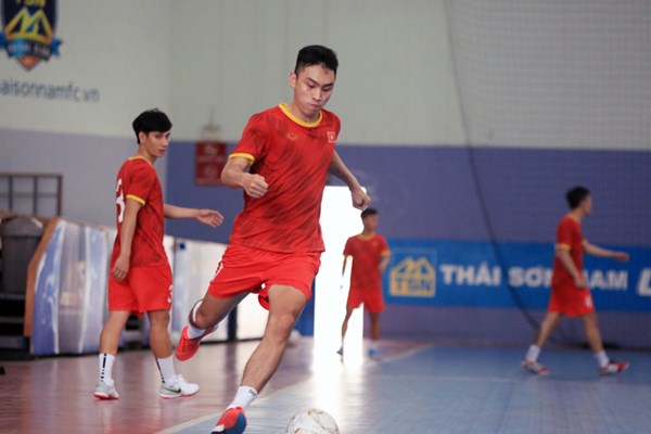Tối nay ĐT Futsal Việt Nam lên đường sang UAE - Anh 1