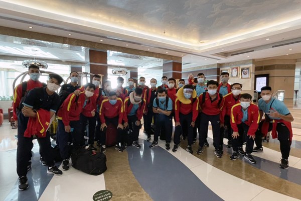 Đội tuyển Futsal Việt Nam đã đặt chân tới UAE - Anh 1