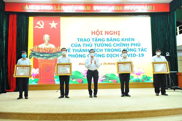 Thủ tướng khen huyện Đông Anh, TP. Hà Nội có thành tích phòng, chống dịch Covid-19 - Anh 1