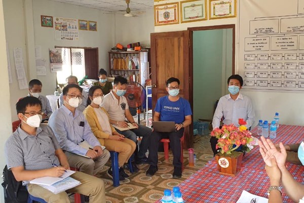 Chuyên gia y tế Việt Nam hỗ trợ tỉnh Savanakhet phòng, chống dịch Covid-19 - Anh 2