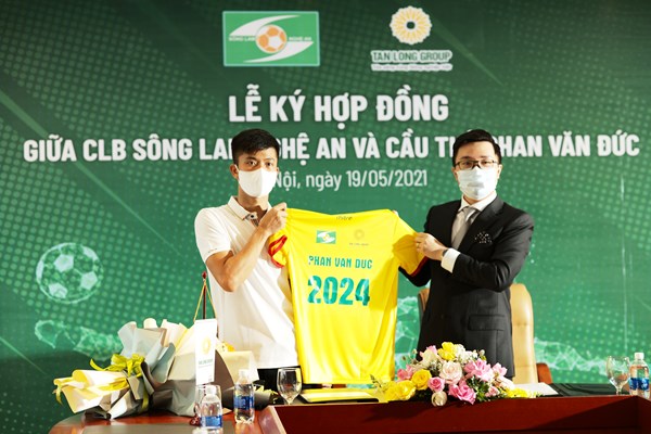 Phan Văn Đức gia hạn hợp đồng với CLB Sông Lam Nghệ An - Anh 1