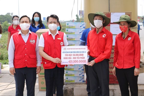 Hội Chữ thập đỏ Hà Nội tiếp sức 2 tỉnh Bắc Giang, Bắc Ninh ứng phó dịch bệnh Covid-19 - Anh 2