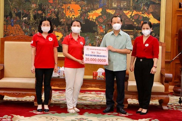 Hội Chữ thập đỏ Hà Nội tiếp sức 2 tỉnh Bắc Giang, Bắc Ninh ứng phó dịch bệnh Covid-19 - Anh 1