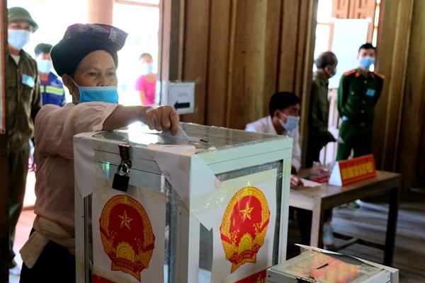 Hơn 2,6 triệu cử tri tỉnh Thanh Hóa đi bầu cử - Anh 1