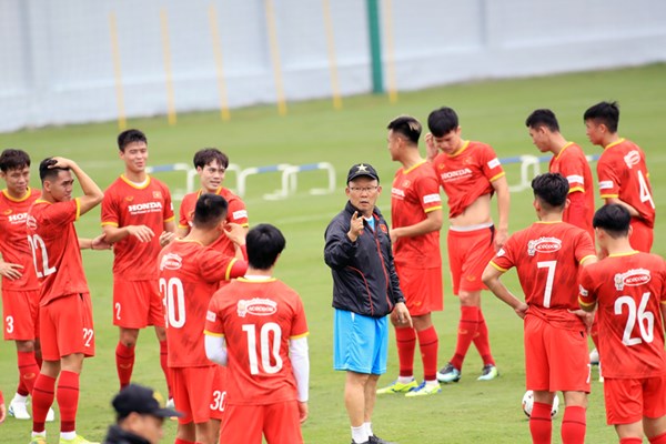 Đặng Văn Lâm sẽ khoác áo tuyển Việt Nam thi đấu tại Vòng loại World Cup - Anh 1