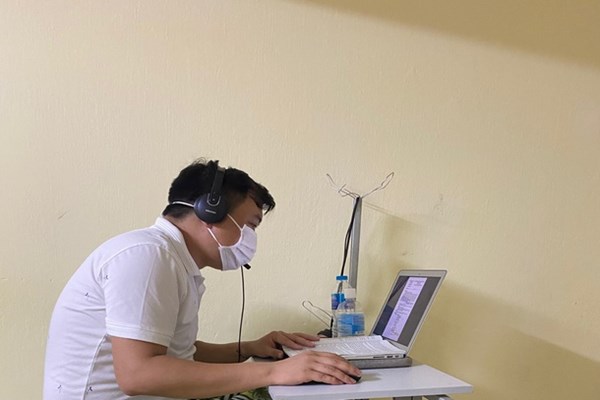 Bắc Giang: Thầy và trò vẫn miệt mài dạy - học trực tuyến trong khu cách ly - Anh 2