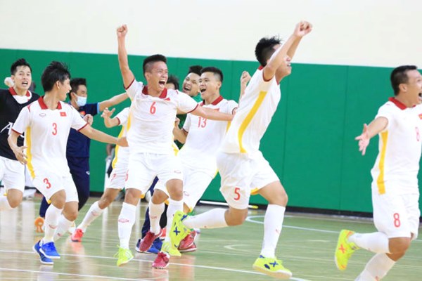 FIFA, AFC chúc mừng “chiến tích” của Futsal Việt Nam - Anh 1