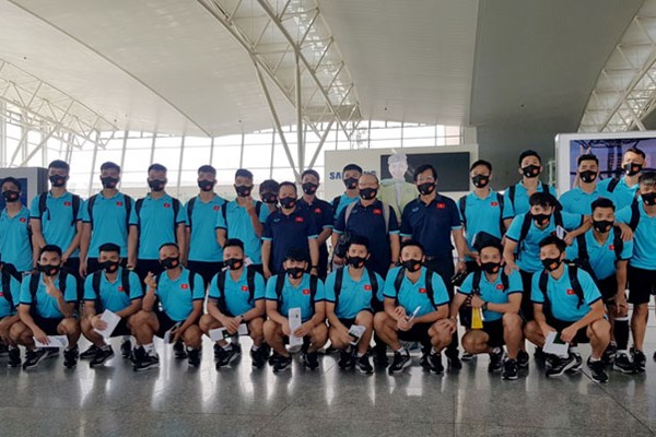 Đội tuyển Việt Nam lên đường sang UAE - Anh 3
