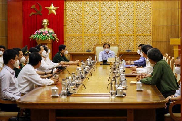 Thủ tướng Chính phủ trực tiếp về Bắc Giang kiểm tra công tác phòng, chống dịch - Anh 1