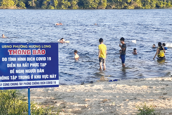 Cảnh báo từ những bến tắm tự phát dọc sông Hương - Anh 1