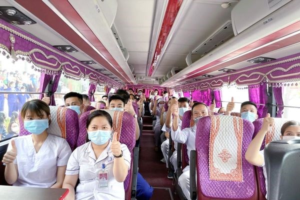Các địa phương tiếp tục chi viện nhân lực cho Bắc Giang, Bắc Ninh - Anh 2