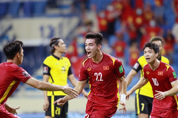 FIFA chúc mừng chiến thắng của tuyển Việt Nam - Anh 1