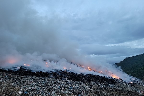 Đà Nẵng:  Cháy tại “điểm nóng” môi trường - Anh 1