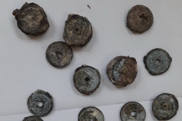 Xung quanh việc ngư dân phát hiện hàng trăm kg tiền xu cổ taị vùng biển Quảng Bình: Sẽ không tổ chức khai quật ở Vũng Chùa - Đảo Yến - Anh 1