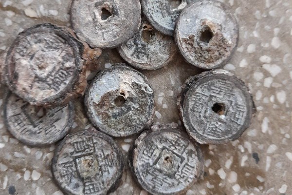Xung quanh việc ngư dân phát hiện hàng trăm kg tiền xu cổ taị vùng biển Quảng Bình: Sẽ không tổ chức khai quật ở Vũng Chùa - Đảo Yến - Anh 2