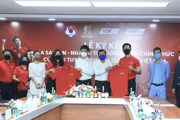 SABECO ký thỏa thuận hợp tác với VFF, VTVCab SPORT chính thức trở thành đối tác đồng hành cùng đội tuyển bóng đá quốc gia Việt Nam - Anh 3