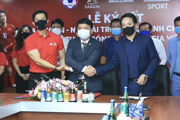 SABECO ký thỏa thuận hợp tác với VFF, VTVCab SPORT chính thức trở thành đối tác đồng hành cùng đội tuyển bóng đá quốc gia Việt Nam - Anh 4