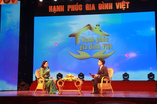 Chương trình giao lưu - nghệ thuật “Hạnh phúc gia đình Việt”: Nền tảng hạnh phúc là từ chính mỗi gia đình - Anh 1