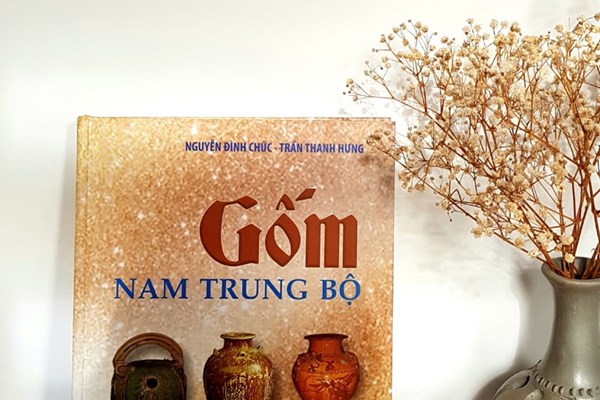 Ra mắt bạn đọc ấn phẩm Gốm Nam Trung Bộ - Anh 1