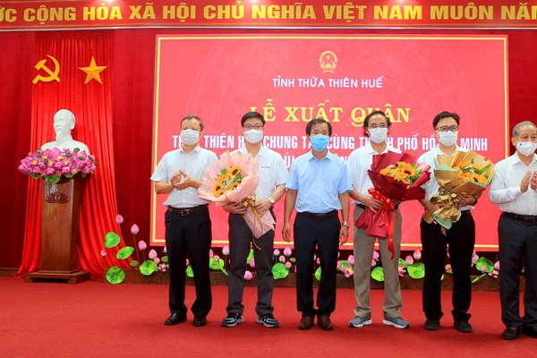 TT-Huế: 127 cán bộ và sinh viên ngành y lên đường hỗ trợ TP. Hồ Chí Minh chống dịch - Anh 1