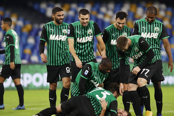 Giải bóng đá Italia cấm các đội bóng mặc áo màu xanh lá cây - Anh 1