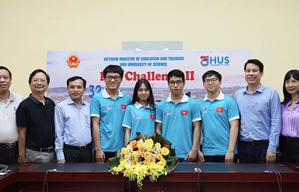 5/5 học sinh Việt Nam giành Huy chương tại Olympic Vật lý 2021 - Anh 3