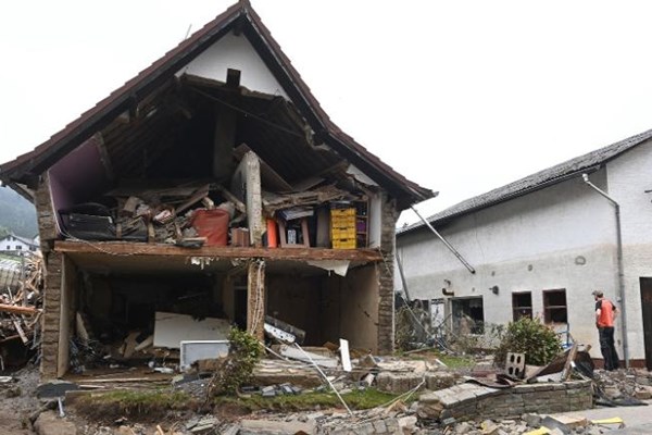 Đức: Quan chức lo ngại hơn 150 người vẫn mất tích trong trận lũ lụt - Anh 2