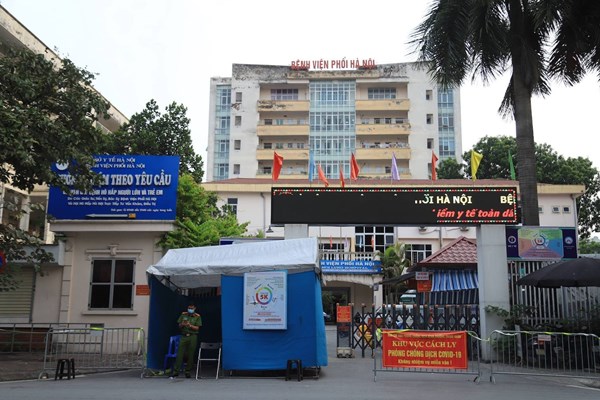 3 cơ sở tiếp nhận khám chữa bệnh cho bệnh nhân Bệnh viện Phổi Hà Nội sau khi bị cách ly y tế - Anh 1