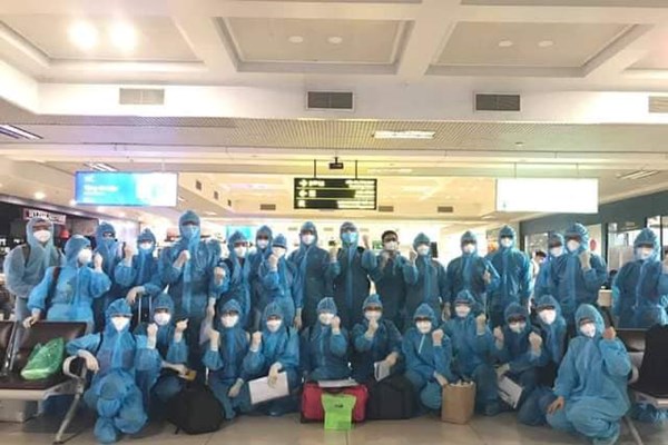 150 y bác sĩ, kỹ thuật viên bệnh viện tuyến Trung ương tiếp tục lên đường tham gia chống dịch tại TP HCM - Anh 3