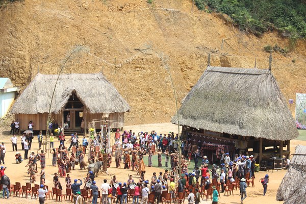 Khám phá văn hóa làng Cơtu tại Làng Du lịch cộng đồng Ta Lang - Anh 4