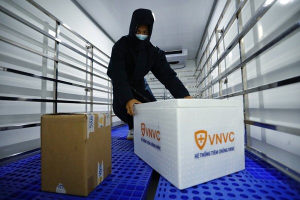 Thêm gần 660.000 liều vắc xin Covid-19 của AstraZeneca về đến Việt Nam - Anh 1
