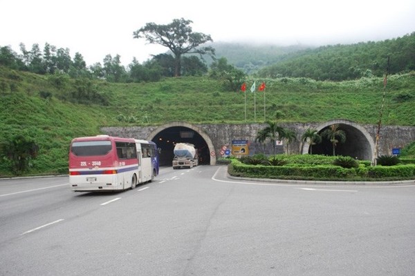 Đà Nẵng: Mở hầm đường bộ Hải Vân miễn phí cho các đoàn về quê tránh dịch - Anh 1