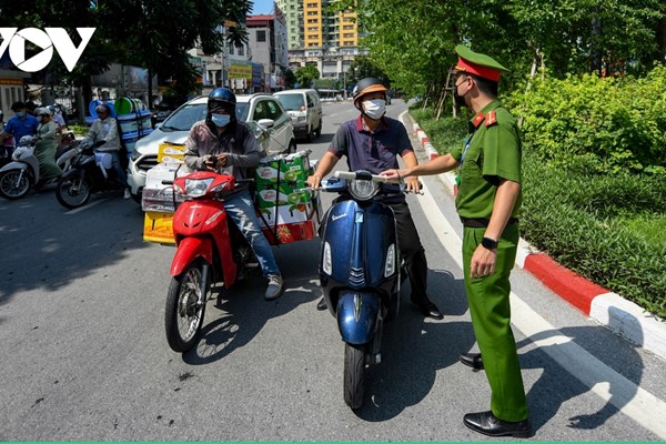 Hà Nội: Người dân không được đi ra ngoài địa bàn trong thời gian giãn cách - Anh 1