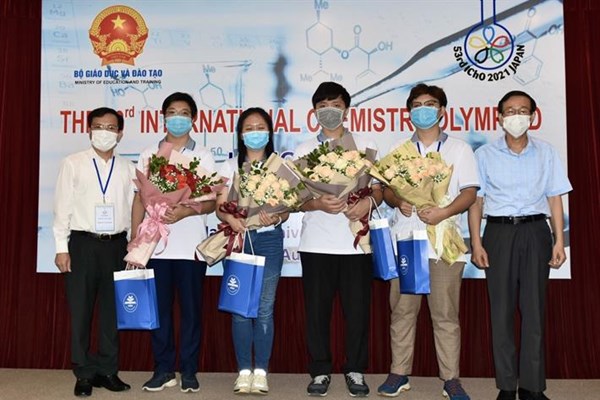 4/4 thí sinh Việt Nam giành huy chương tại Olympic Hóa học quốc tế 2021 - Anh 2