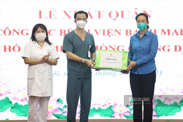 200 y bác sĩ Bệnh viện Bạch Mai vào Nam chống dịch COVID-19 - Anh 5
