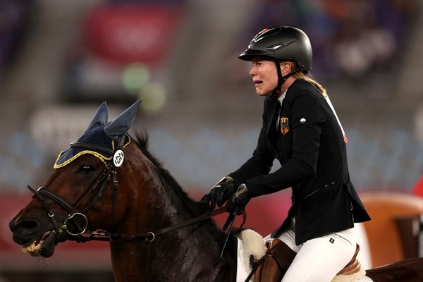 Olympic Tokyo 2020: Ngựa “đình công”, nữ VĐV Đức có khả năng mất HCV - Anh 1