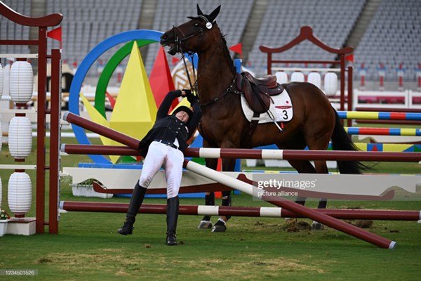 Olympic Tokyo 2020: Ngựa “đình công”, nữ VĐV Đức có khả năng mất HCV - Anh 2