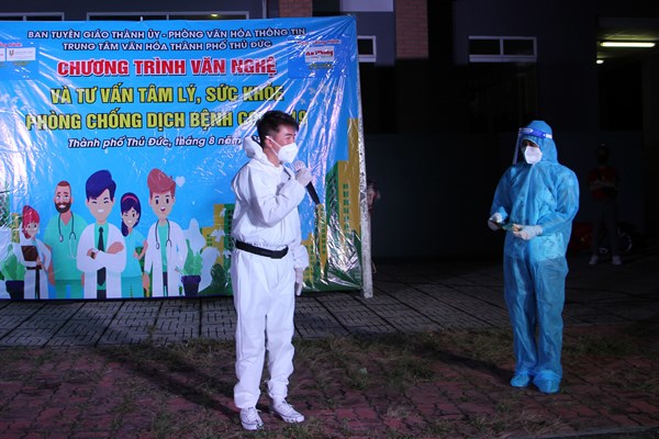 Nguyễn Phi Hùng, Đàm Vĩnh Hưng và nhiều văn nghệ sĩ biểu diễn phục vụ tại khu cách ly, bệnh viện dã chiến TP.HCM - Anh 6